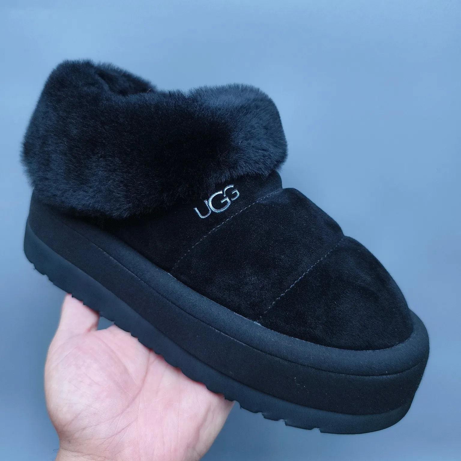 💰600 UGG sheepskin one-piece snow boots 6390 thick-soled slip-on casual shoes Color: Maroon Black Chocolate Size: 35-41